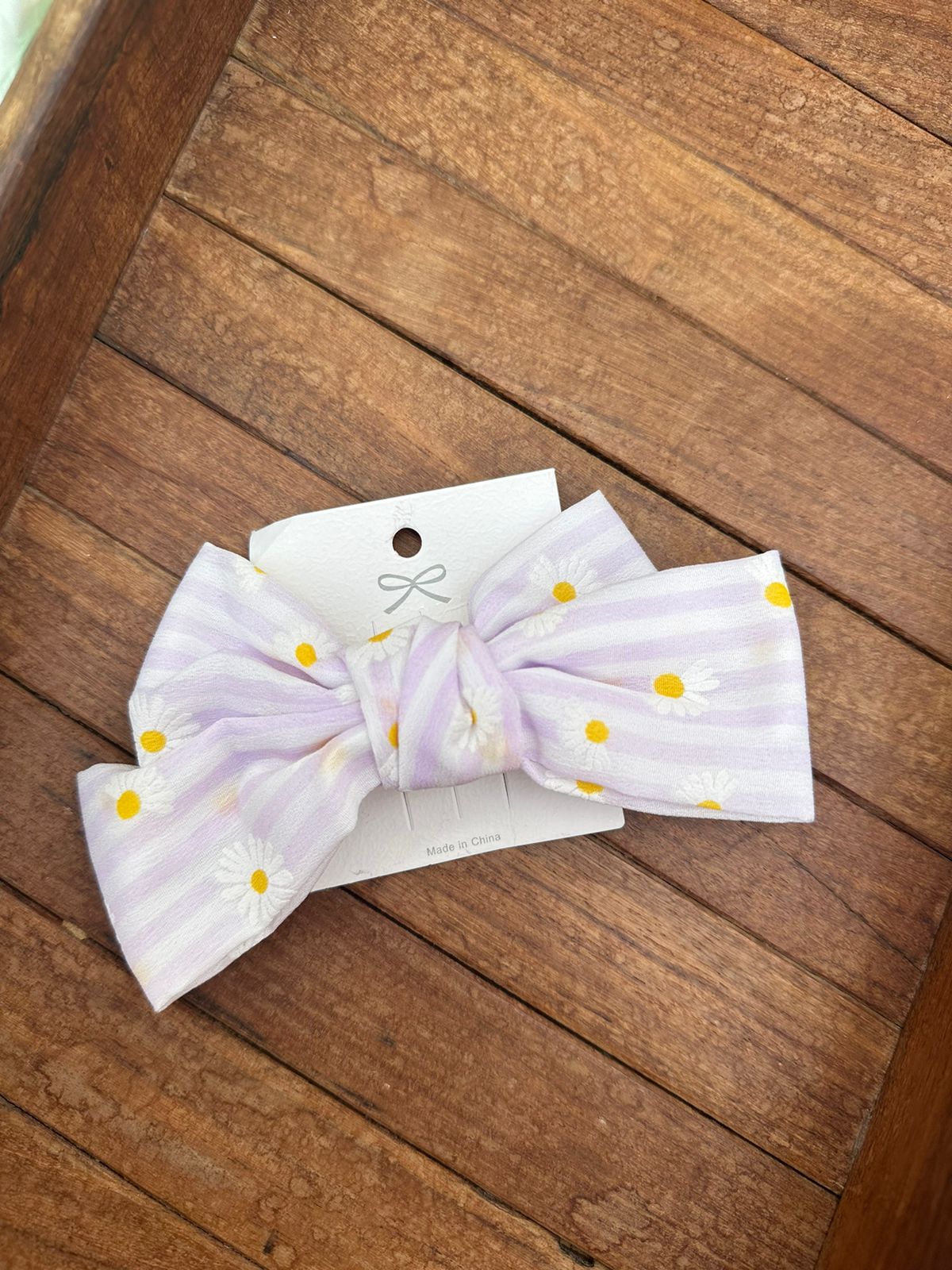 Daisy flower bow alligator clip - Alluring Accessories