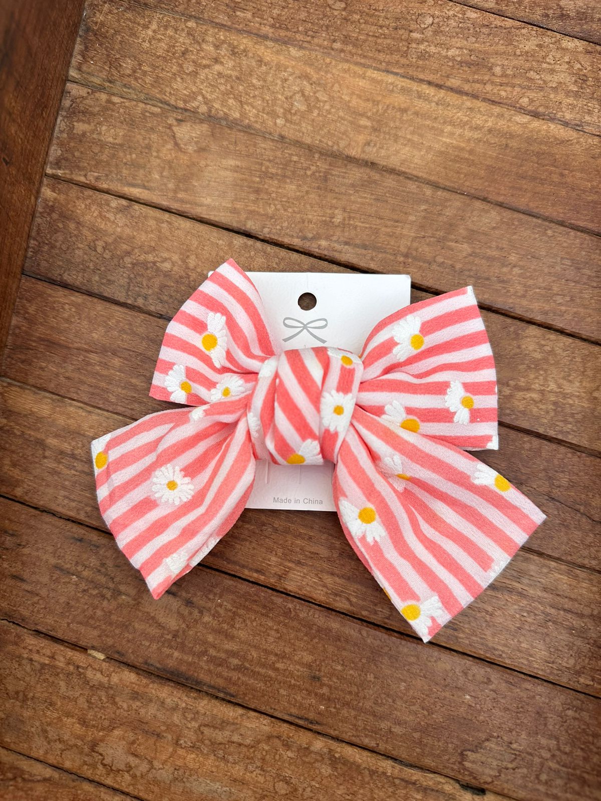 Daisy flower bow alligator clip - Alluring Accessories