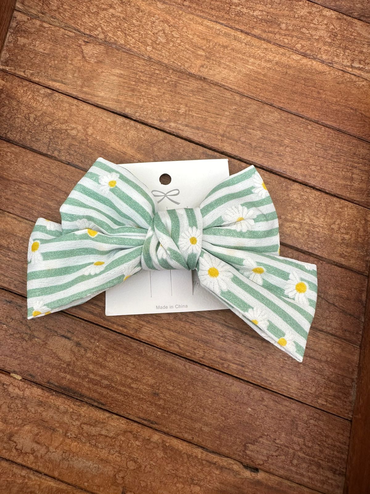 Daisy flower bow alligator clip - Alluring Accessories