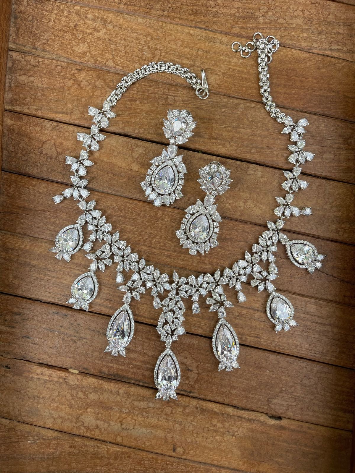 Diamond finish heavy look necklace - Alluring Accessories