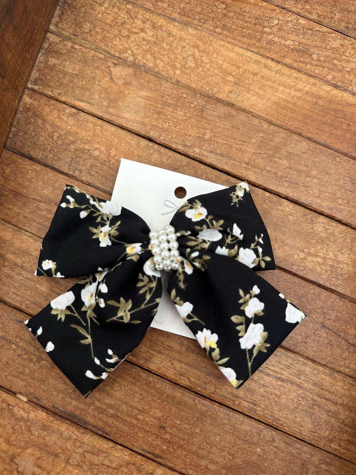 Floral bow pearl alligator clips design 2 - Alluring Accessories