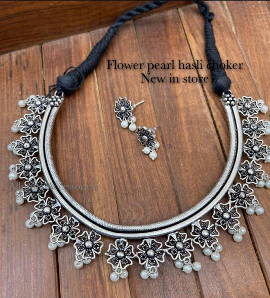 Flower pearl hasli choker - Alluring Accessories