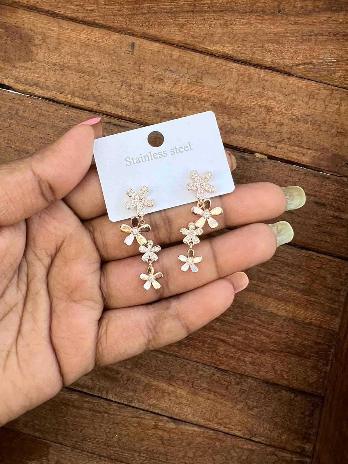 Four flower rosegold earrings - Alluring Accessories