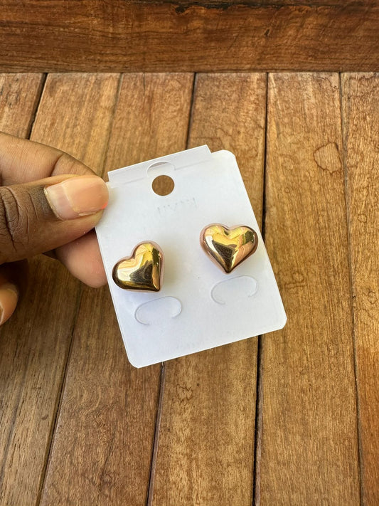 Gold heart studs - Alluring Accessories