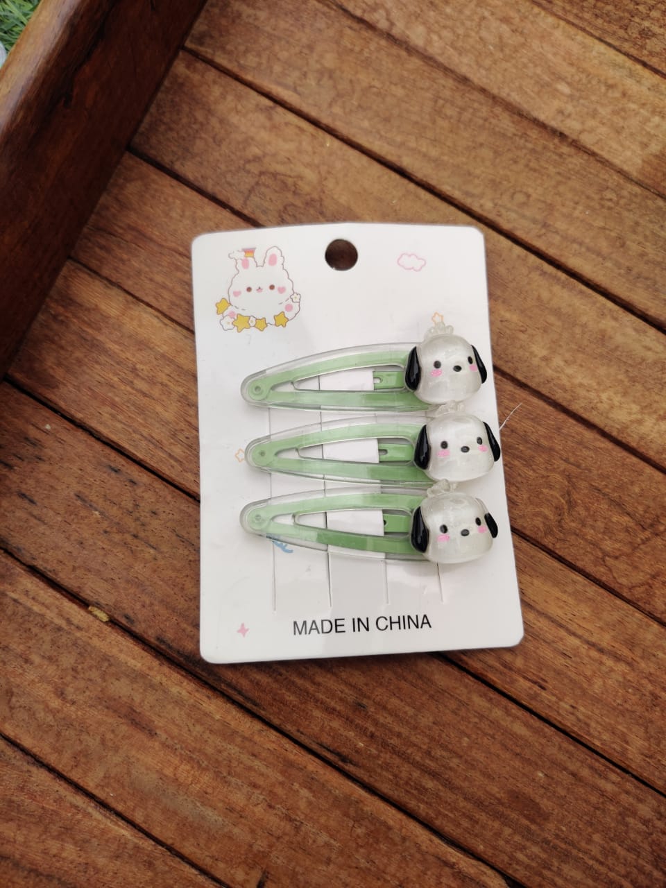 Green snoopy clips - Alluring Accessories