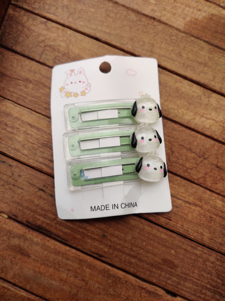 Green snoopy clips - Alluring Accessories