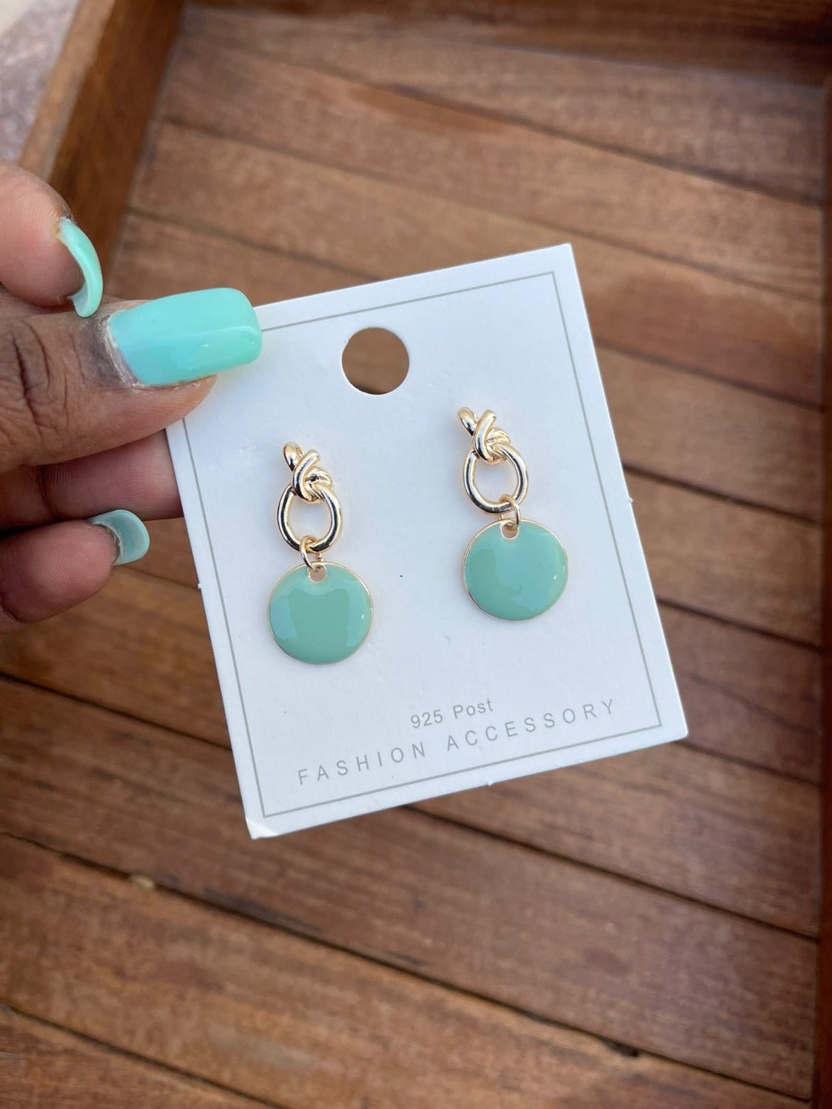 Knot pastel green earrings - Alluring Accessories