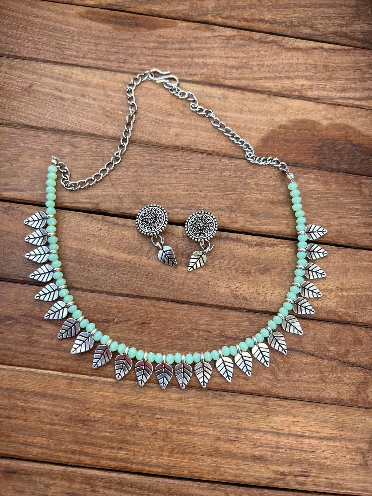 Leaf beaded necklace - Alluring Accessories