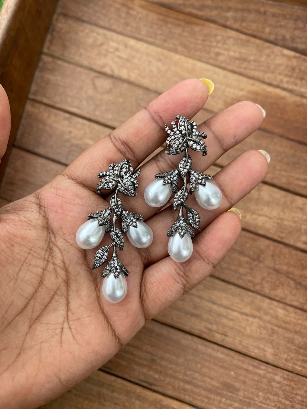 Leaf pearl zircon hanging earrings - Alluring Accessories