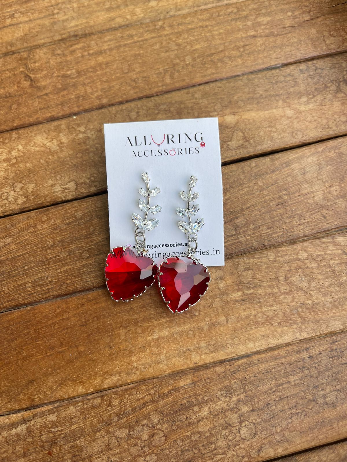 Leaf silver heart hanging earrings - Alluring Accessories