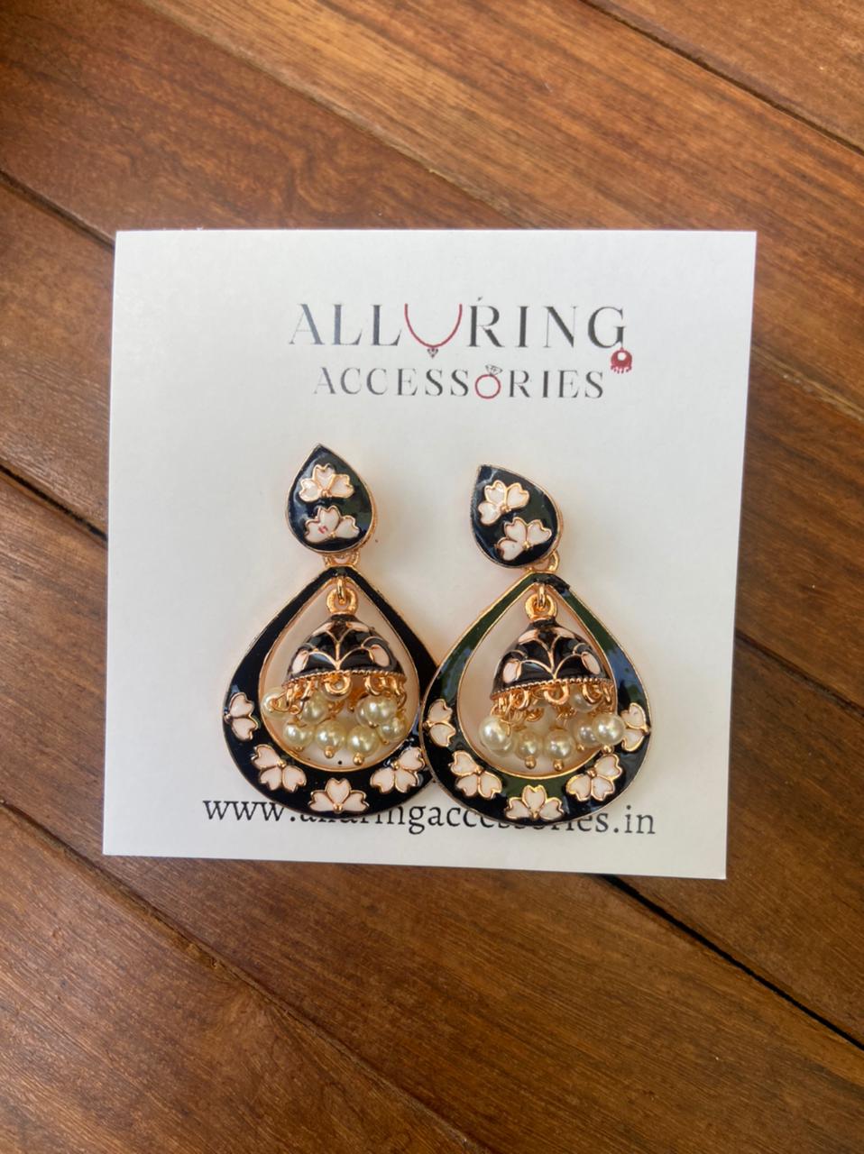 Boucles d’oreilles chandbali jhumka meenakari de taille moyenne