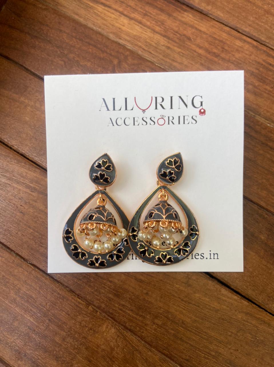 Boucles d’oreilles chandbali jhumka meenakari de taille moyenne