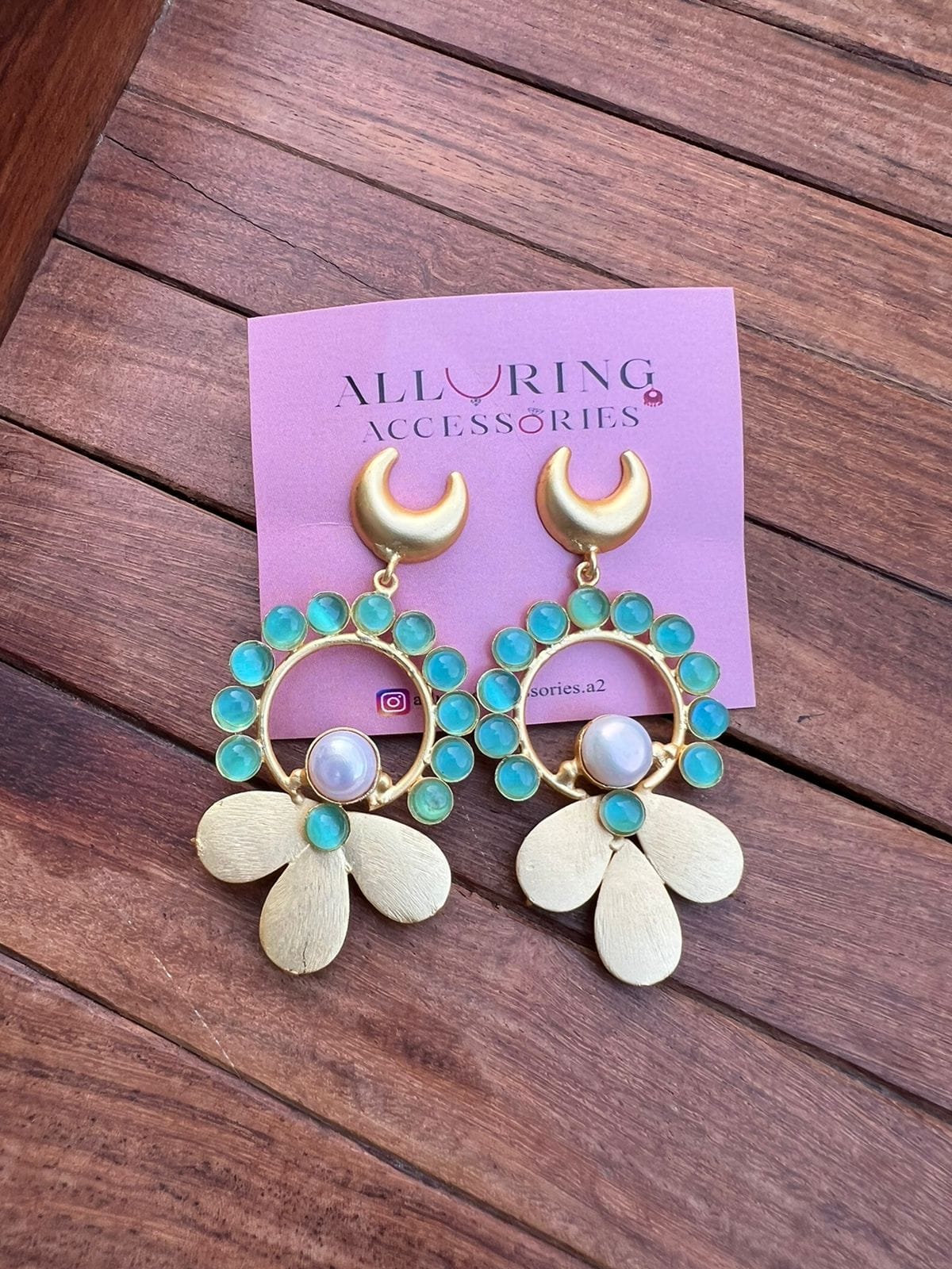 Moon three petal earrings