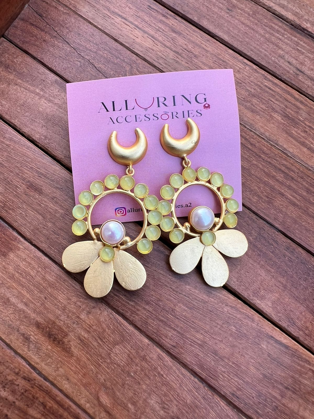 Moon three petal earrings