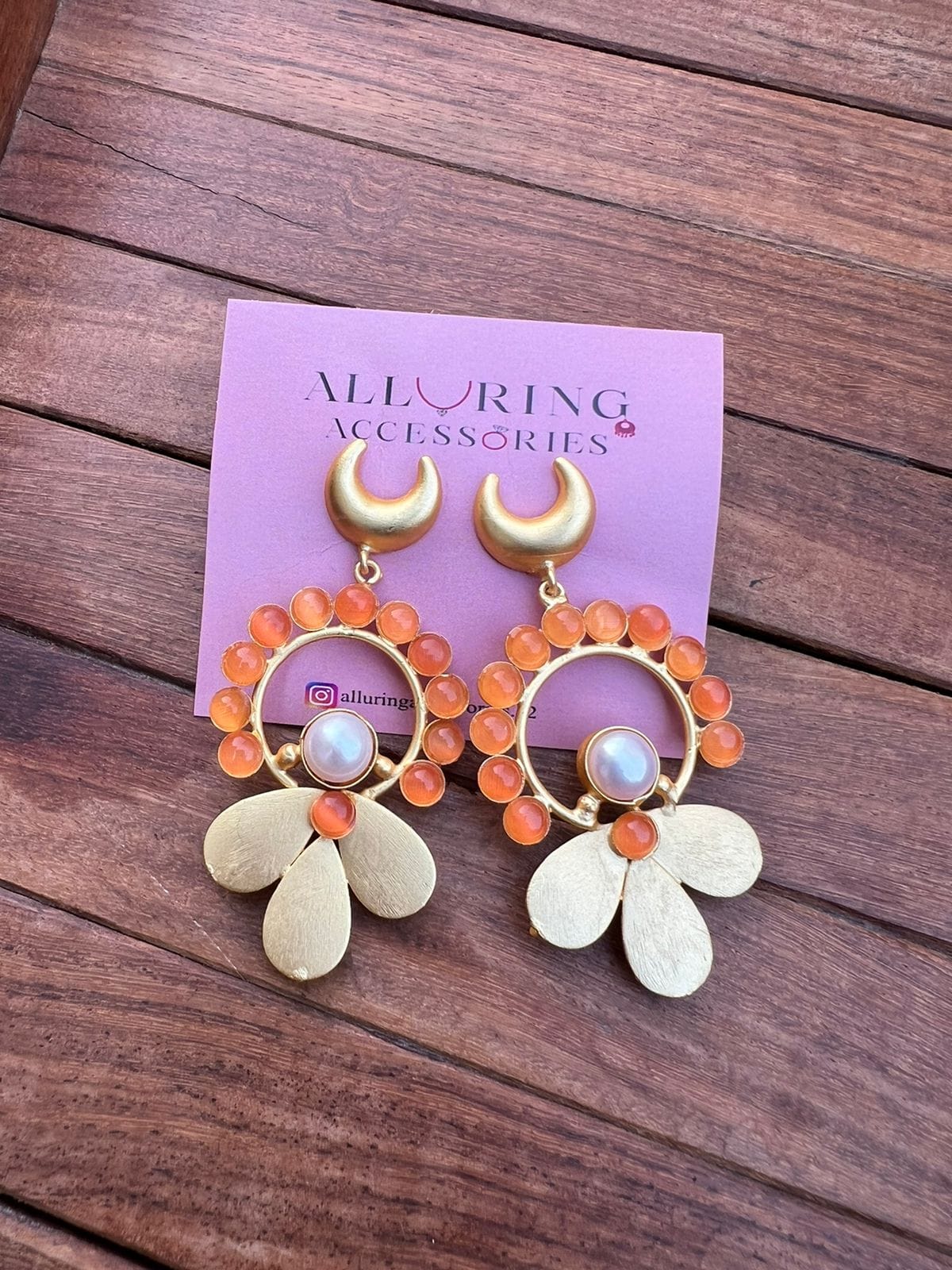 Moon three petal earrings