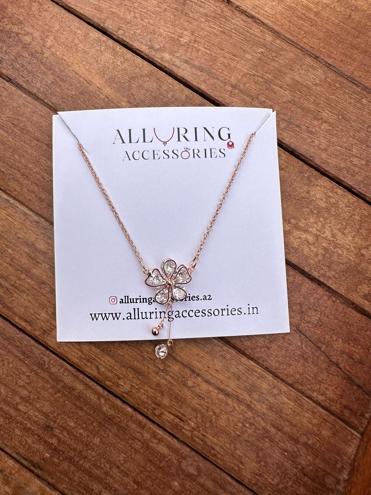 Single flower rosegold hanging neckline - Alluring Accessories