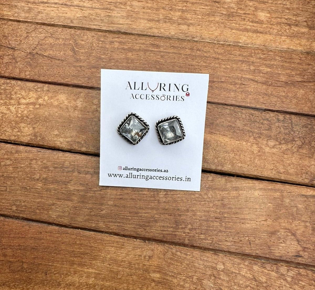 Single round and square studs - Alluring Accessories