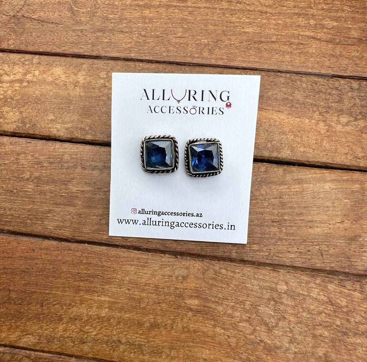 Single round and square studs - Alluring Accessories