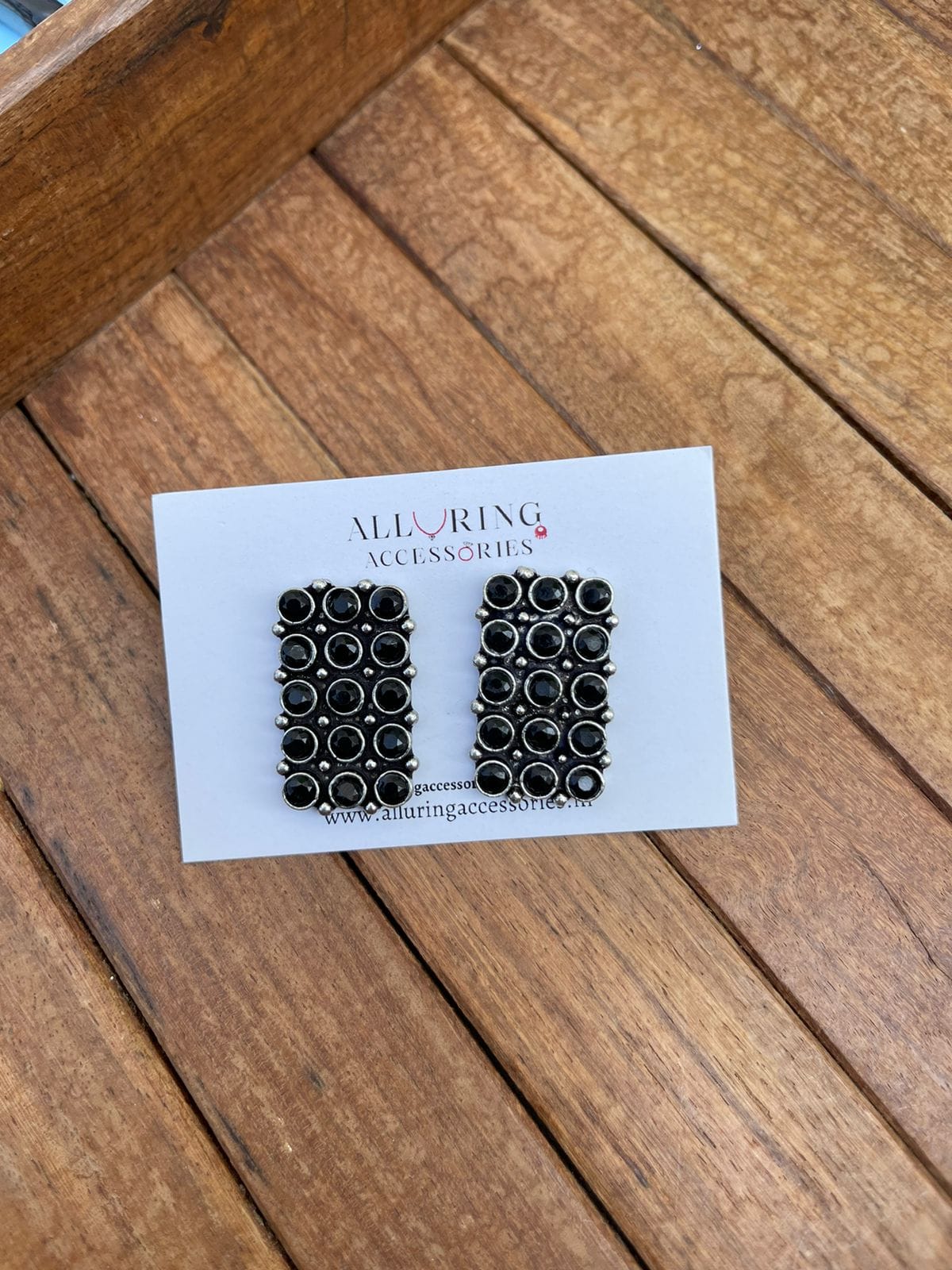 Statement three line studs - Alluring Accessories