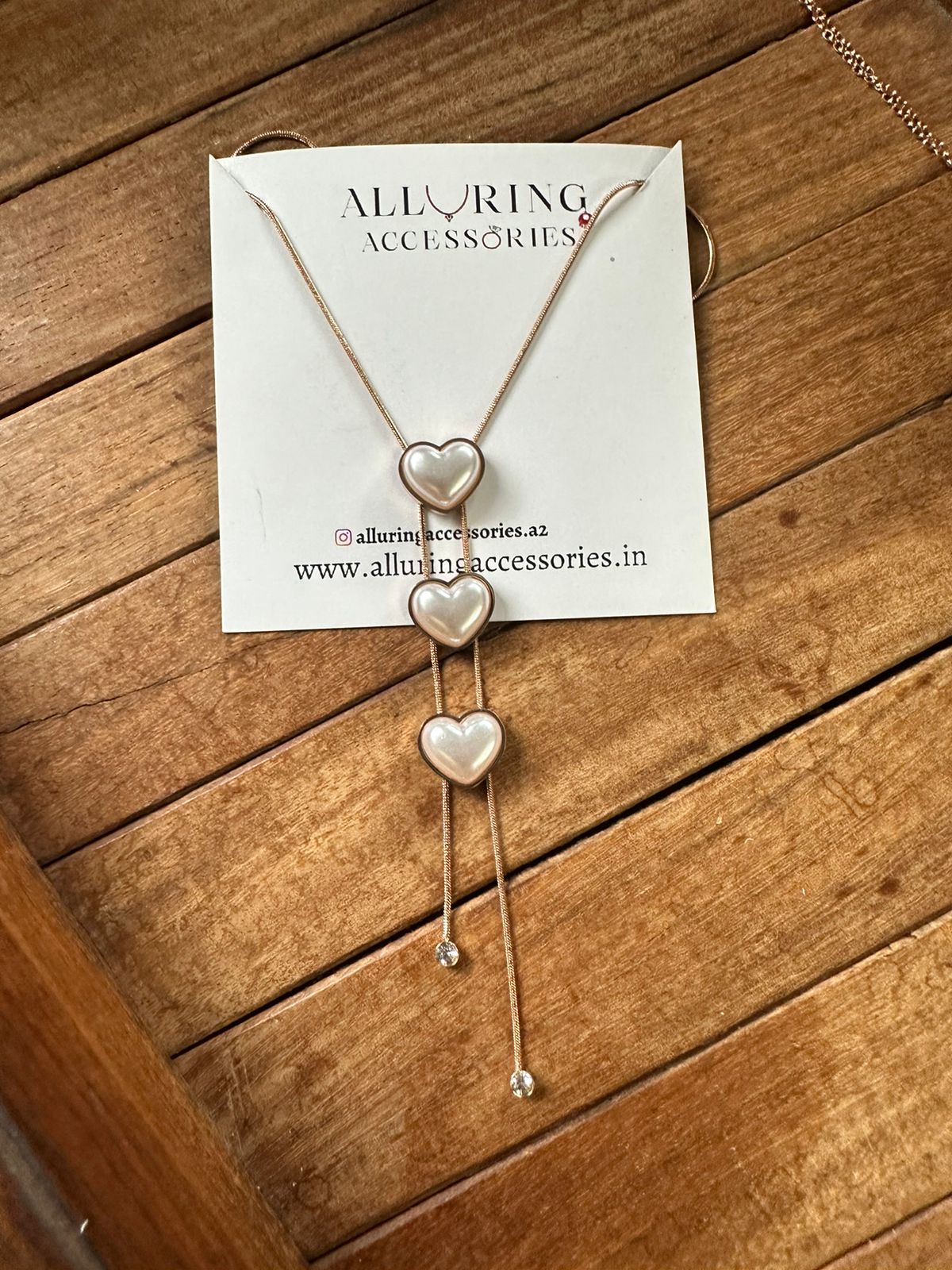 Stylish three heart hanging ceramic white neckline - Alluring Accessories