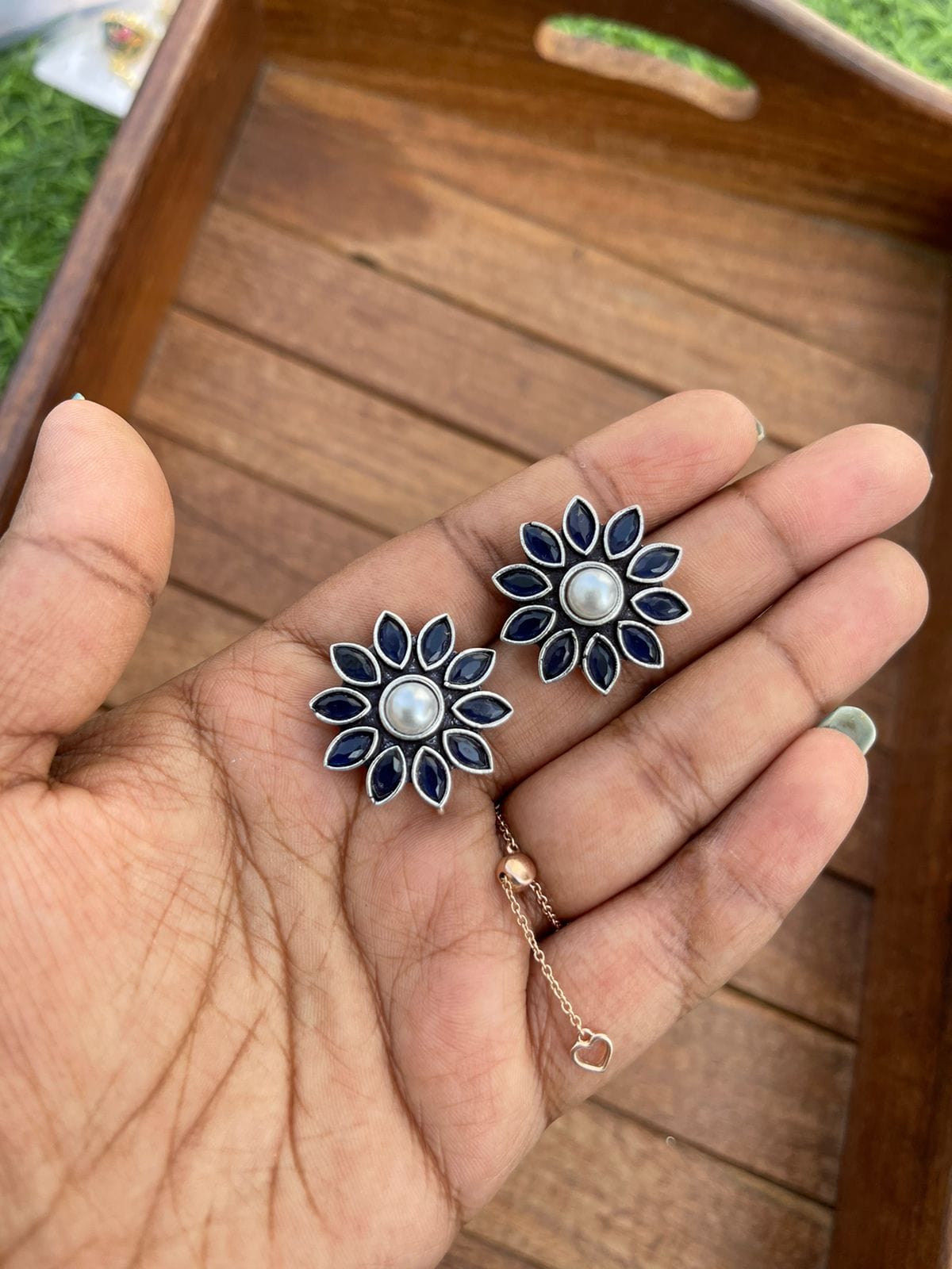 Sunflower studs - Alluring Accessories