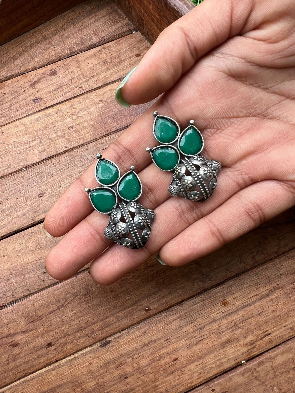 Three stone oxidised shell studs – Alluring Accessories