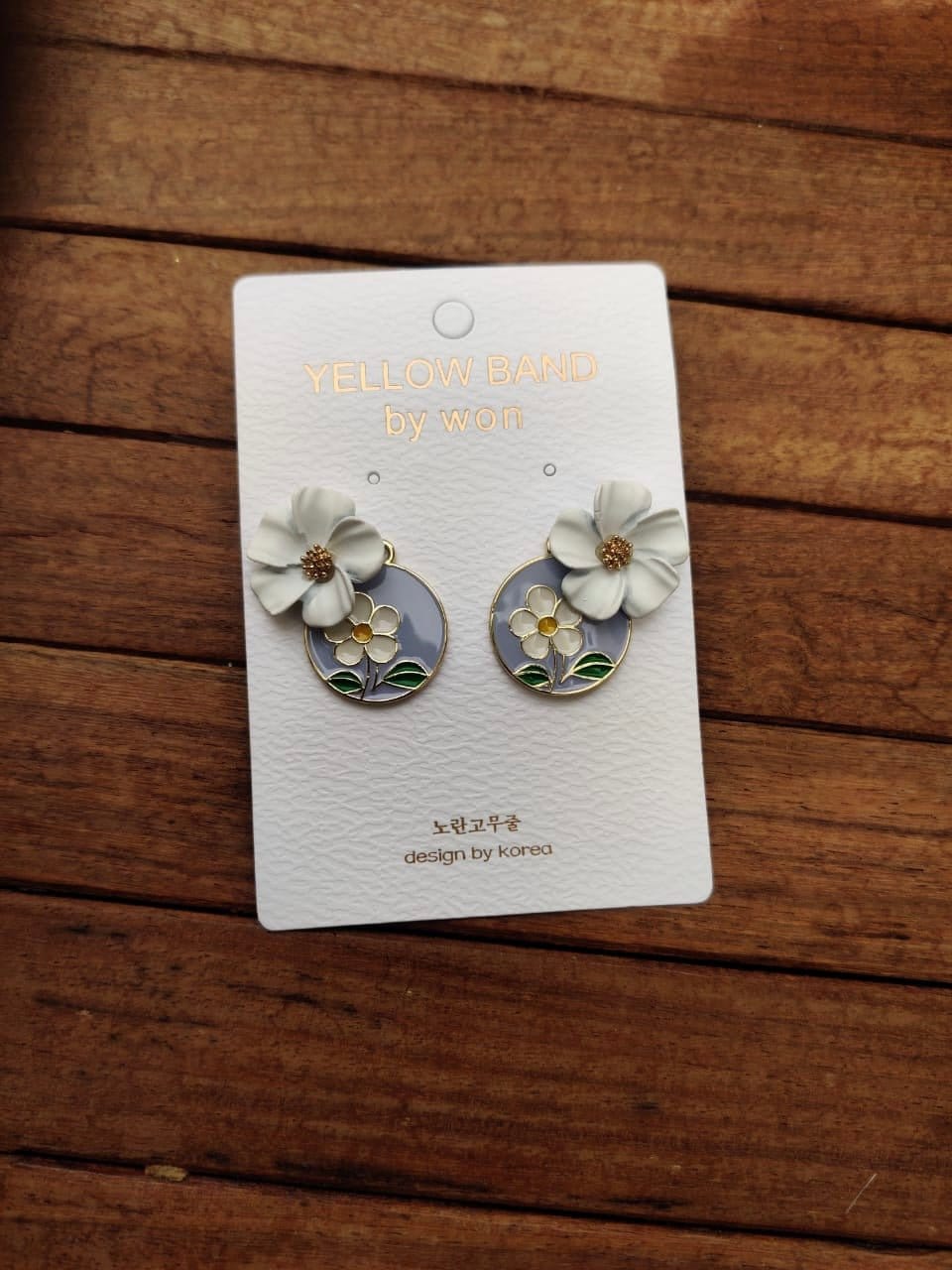 Two layered daisy flower earrings - Alluring Accessories