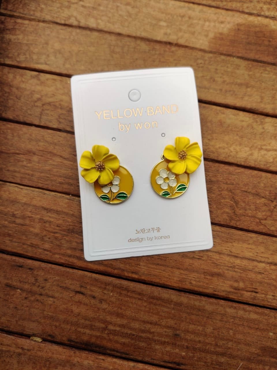 Two layered daisy flower earrings - Alluring Accessories