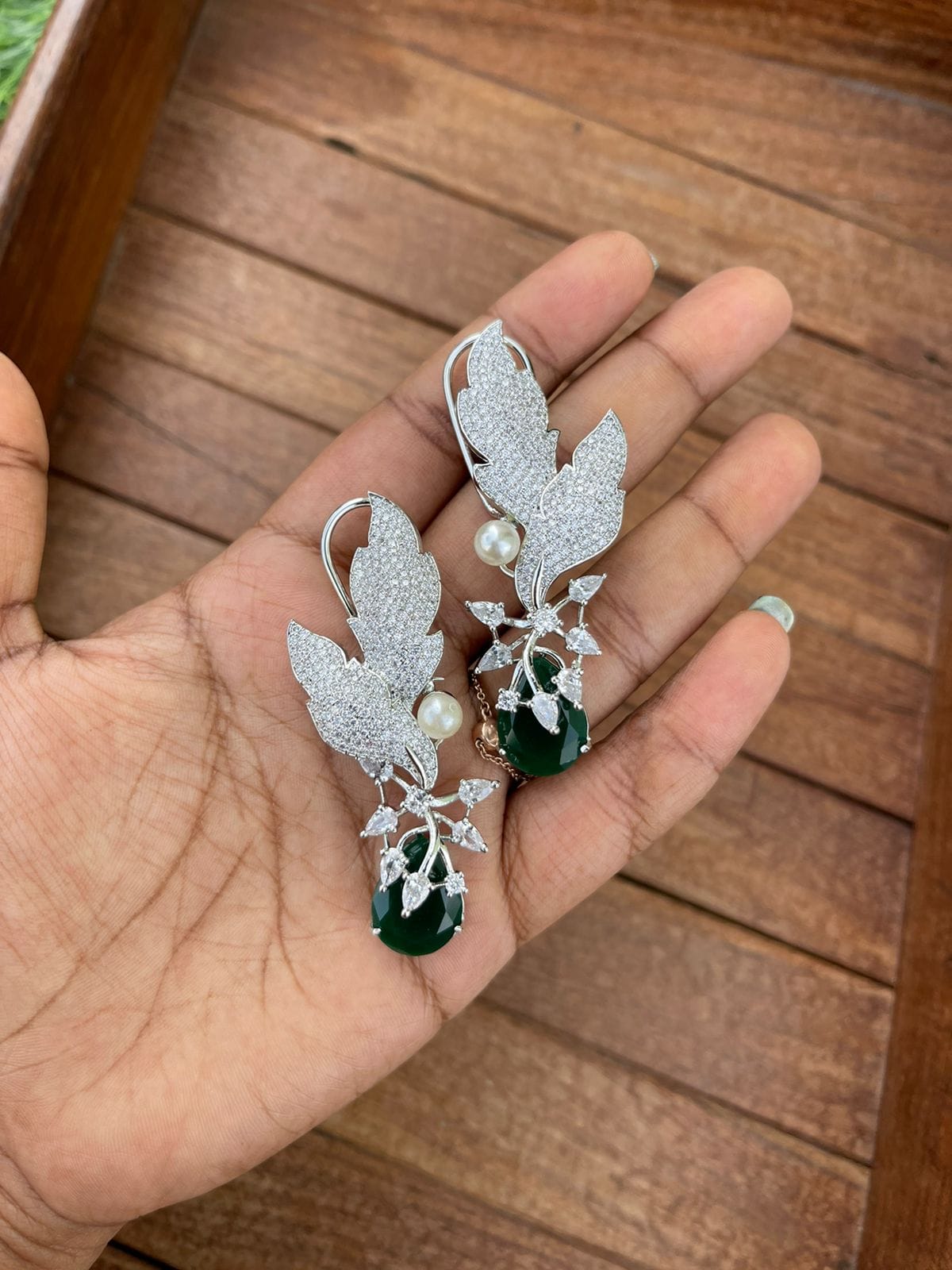 Two leaf zircon green hangings - Alluring Accessories