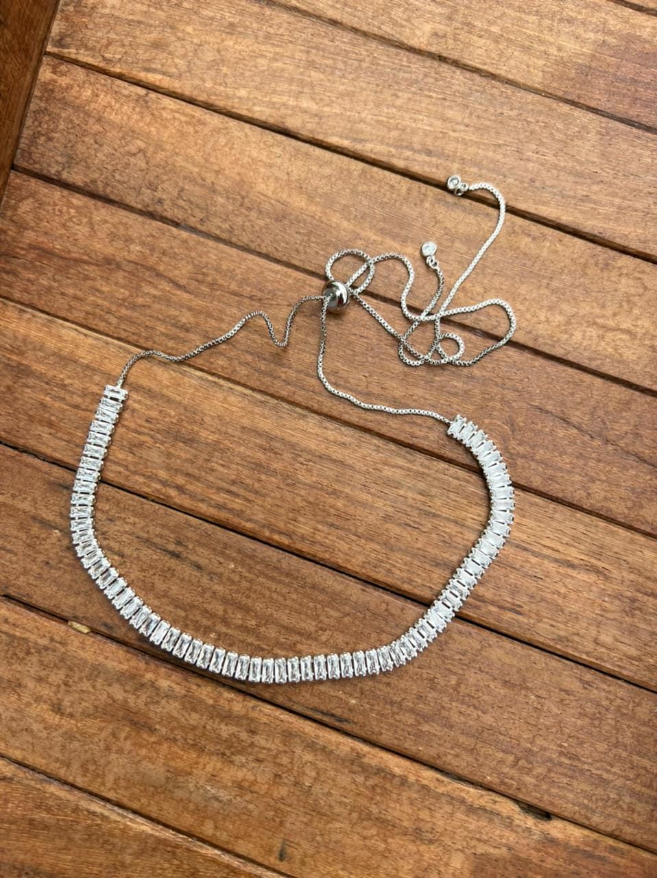 Collier élégant en diamants non taillés