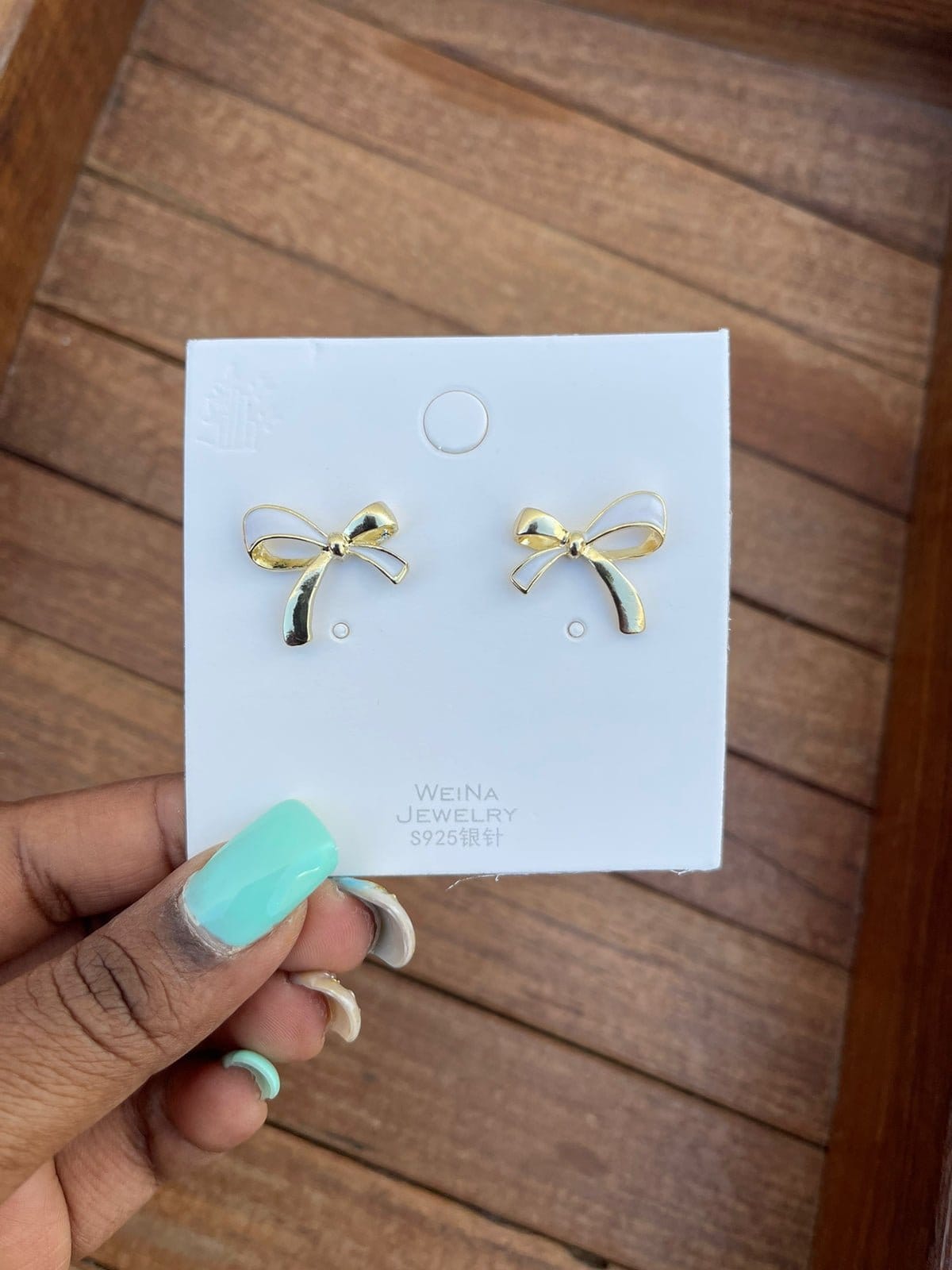 White bow studs - Alluring Accessories